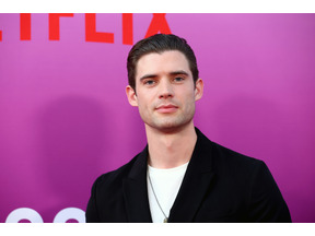 ジェームズ・ガン監督、『スーパーマン』スーツ着用したデヴィッド・コレンスウェットの姿を初披露 画像