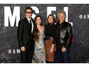 ミリー・ボビー・ブラウンがジェイク・ボンジョヴィと結婚 “義父”ジョン・ボン・ジョヴィ認める 画像