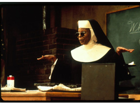 『天使にラブ・ソングを2』公開から30年…ウーピー・ゴールドバーグが同窓会で子役たちと再会し涙 画像