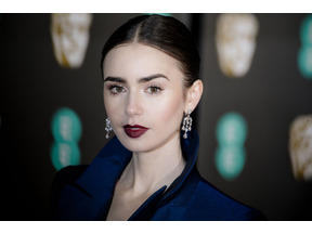 「エミリー、パリへ行く」シーズン4よりファーストルック画像公開「期待を裏切らないファッション」 画像