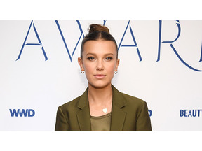 ミリー・ボビー・ブラウン、「ストレンジャー・シングス」の撮影現場からオフショットを公開 画像