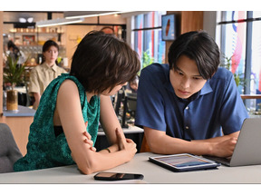 松村北斗“楠見”のノールック西園寺作戦に「実践方法が真っ直ぐすぎる」などの声…「西園寺さんは家事をしない」8話 画像