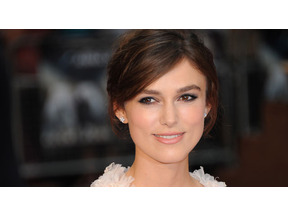 キーラ・ナイトレイ、夫から結婚記念に樹齢百年のオリーブを贈られる 画像