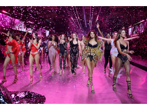 ヴィクトリアズ・シークレットのショーが復活！歴代のエンジェルやBLACKPINKのリサらが出演 画像