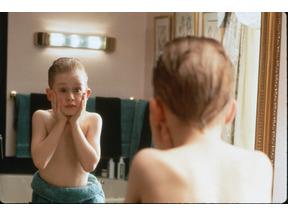 『ホーム・アローン』のケビン宅はなぜ豪邸？クリス・コロンバス監督がケビンの両親の職業について語る 画像