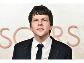 ジェシー・アイゼンバーグ、次の監督作はA24のミュージカルコメディ！ジュリアン・ムーアら出演 画像