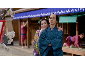 女性ファンから歓声を浴びる蔦重に「べらぼうにモテてる」の声…「べらぼう」第17話 画像