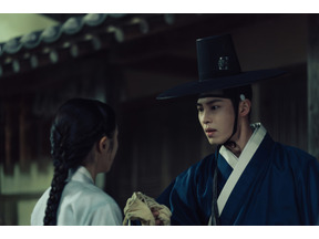 イ・ジェウク、衝撃シーンの直後に誕生日サプライズ!?　Netflix「呑金／タングム」映像 画像