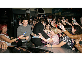 オーランド・ブルーム、夏のロンドンで舞台に出演中 画像