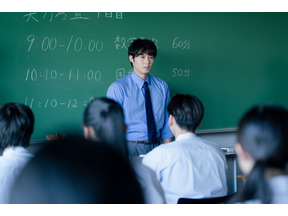 「意識しまくって挙動不審」…恋する磯村勇斗“健治”の行動に視聴者多数反応「僕達はまだその星の校則を知らない」第6話 画像