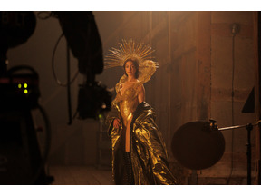 アン・ハサウェイが自分を見失った歌姫を演じる　A24『Mother Mary』予告編 画像