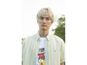 高良健吾、謎だらけの男を演じる「俺たちバッドバーバーズ」予告編　「ベイビーわるきゅーれ」再放送も 画像