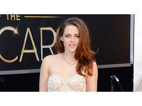 クリステン・スチュワート、しつこいパパラッチを激しく罵倒 画像