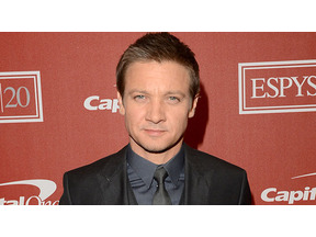 ジェレミー・レナー、行方不明の愛犬捜索をFacebookで呼びかけ 画像