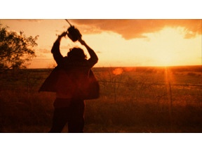 朝焼けに映えるチェーンソーダンス『悪魔のいけにえ』伝説のラストシーン到着 入プレは「非売品オリジナルステッカー」 画像