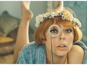 60年代女の子映画の決定版！チェコ・ヌーヴェルヴァーグ『ひなぎく』色褪せない4Kレストア版本編映像 画像