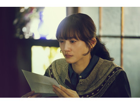 綾瀬はるか＆妻夫木聡ら実力派俳優陣のエモーショナルな瞬間を切り取る『人はなぜラブレターを書くのか』場面写真 画像