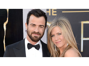 ジェニファー・アニストン、婚約者の誕生パーティを開催 画像