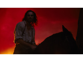 全世界1.5億ドル超え大ヒット中『嵐が丘』圧巻の映像美に酔いしれる…撮影舞台裏の特別映像 画像