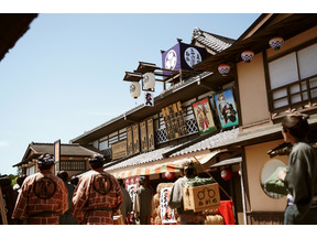 “ひとつの国”として構想『木挽町のあだ討ち』江戸の芝居小屋を再現した舞台美術に注目 画像