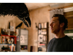 ベネディクト・カンバーバッチ主演・プロデュース『フェザーズ　その家に巣食うもの』原作翻訳本刊行 新場面写真も 画像