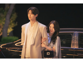 “国宝級”ビョン・ウソクの乗馬シーン、IUとの華麗なダンスも「21世紀の大君夫人」ティザー予告編 画像