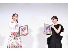 當真あみ＆嵐莉菜、油絵プレゼント＆津田健次郎メッセージに感激『パリに咲くエトワール』 画像