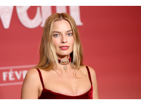 シャネル新CMでマーゴット・ロビーとカイリー・ミノーグが共演「Come into My World」のMVをリクリエイト 画像