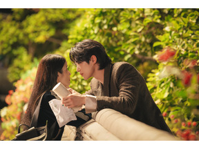 “ロイヤルカップル”IU＆ビョン・ウソクが歴代最強級の絵ヂカラ！「21世紀の大君夫人」は新時代ロマコメの王道に 画像