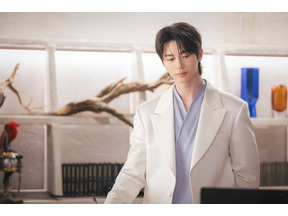 IU×ビョン・ウソクが花火の演出に感嘆！「21世紀の大君夫人」1話・2話ビハインド映像公開、特別出演のホ・ナムジュンも登場 画像
