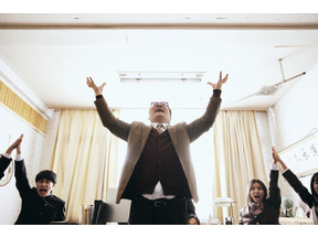 狂気が炸裂！ピエール瀧演じる異様なカリスマ性放つ“謎の校長”捉える…山田杏奈主演『NEW GROUP』場面写真 画像