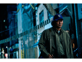 綾野剛、特殊メイクで“メンター”を怪演…静かな狂気の幕開け『mentor』場面写真 画像