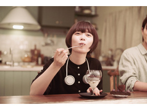 杉咲花＆多部未華子がもぐもぐパフェタイム「クロエマ」特別映像が公開 画像
