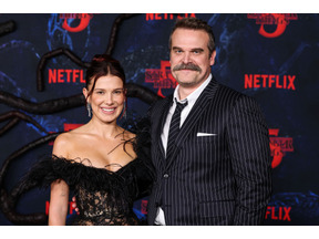 「ストレンジャー・シングス」ミリー・ボビー・ブラウン&デヴィッド・ハーバー、Netflixの新作ドラマの父娘役で再共演へ 画像
