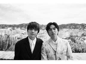 坂東龍汰＆岡山天音『我々は宇宙人』カンヌ滞在中素顔を捉えたスチール到着　制作スタジオ訪問、アフレコ見学なども 画像