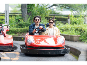 有村架純＆オダギリジョー『さとこはいつも』ゴーカートや動物ふれあい“お忍び”デートのシーン写真解禁 画像
