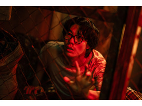 ソン・ガン×イ・ジュニョン「フォーハンズ」、リュ・ジュンヨルの1人二役「なりすましの鼠」がランクイン！Netflix今日のTOP10 画像