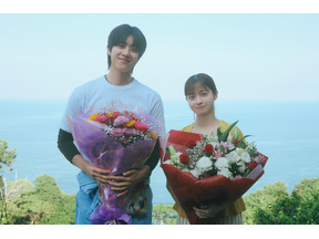 「絶賛ロス中」「忘れられない夏に」反響続々　橋本環奈＆チェ・ジョンヒョプら「バカンスの法則」撮了が公開 画像