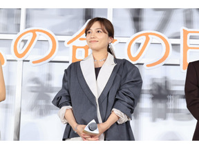 川口春奈、将一さんのサプライズ手紙に感無量『ママがもうこの世界にいなくても　私の命の日記』公開前夜舞台挨拶 画像