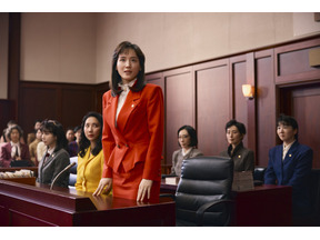 綾瀬はるか、『ファーストボイス』着想元の女性弁護士2人と意気投合「私たちへの大きなエール」 画像