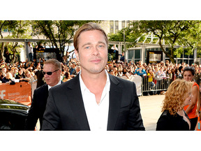 ブラッド・ピット、新作映画の役作りでシャイア・ラブーフらとキャンプ生活 画像