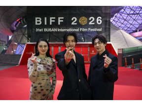 山﨑賢人＆松下洸平＆武井咲が登壇　韓国語で挨拶も『殺人の門』釜山国際映画祭ワールドプレミア 画像