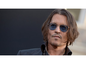 ジョニー・デップ、ロンドン映画祭に金髪姿でサプライズ登場 画像