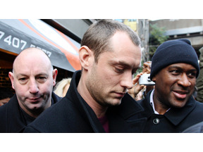 ジュード・ロウ、テート・モダン主催展でパフォーマンス・アートに挑戦 画像