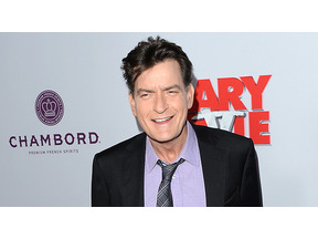 チャーリー・シーン、再婚宣言は元妻への嫌がらせジョークだった 画像