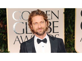 ジェラルド・バトラー、西アフリカ・リベリアで支援する慈善団体の活動を見学 画像