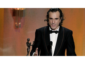 映画俳優組合（SAG）賞授賞式開催。ゆったりドレス姿のアンジーも出席 画像