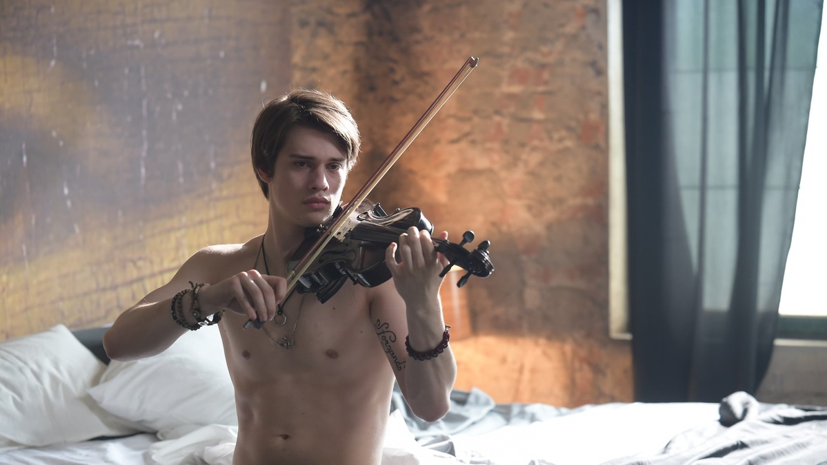 特別映像 ニコラス ガリツィン 裸でバイオリンを奏でる ハートビート Cinemacafe Net