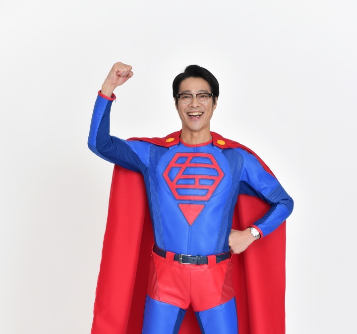 堤真一 スーパースーツ姿を披露 スーパーサラリーマン左江内氏 ムロツヨシ 賀来賢人ら豪華キャストが発表 Cinemacafe Net