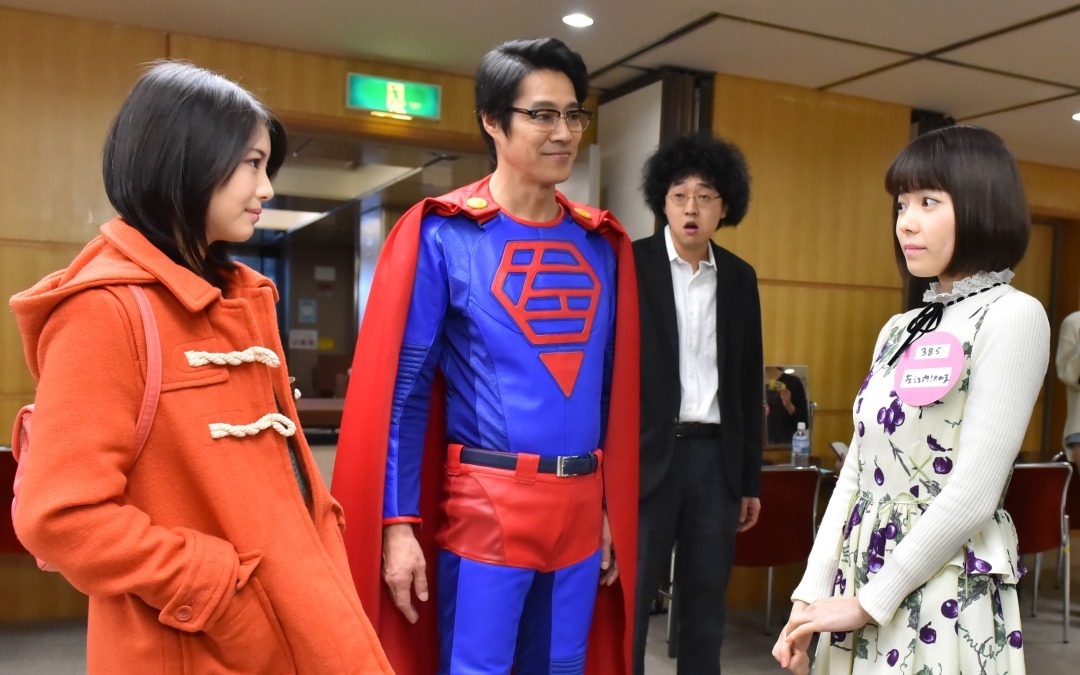 浜辺美波 島崎遥香も憧れる人気アイドルグループのセンターに スーパーサラリーマン左江内氏 Cinemacafe Net